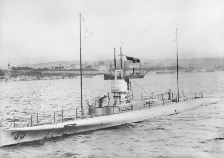 A J5 Class submarine built in the Devonport yard during WW1 <br />(later transferred to the Australian Navy) © IWM SP3096