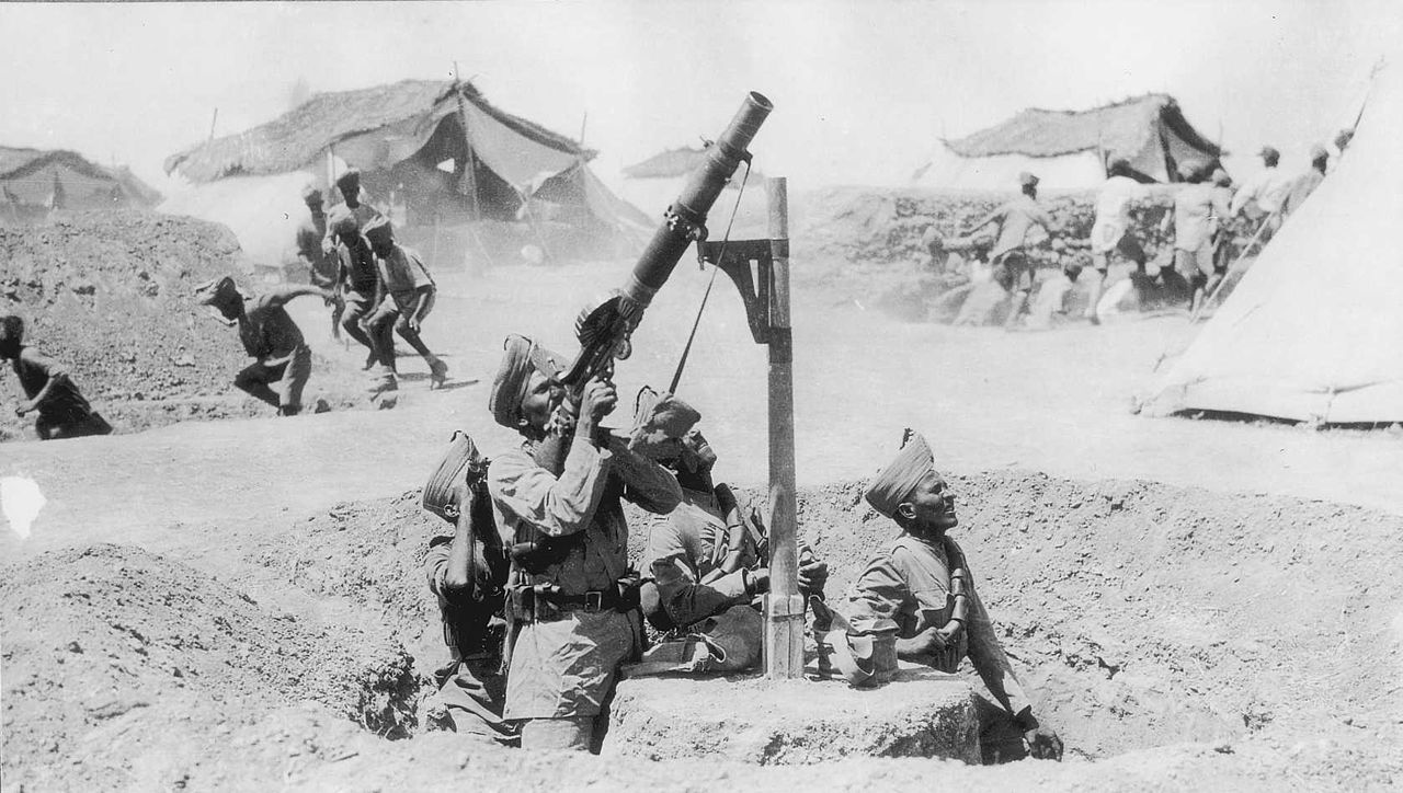 Indian anti-aircraft machine gunners in action. By War Office photographer - http://www.bankingonbaghdad.com/download/jpgs/Meso%20Campaign.jpg, Public Domain