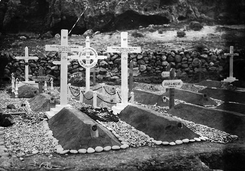 The graves of Brinsmead (left) and Noel Henry Boles (right) at K Beach cemetery