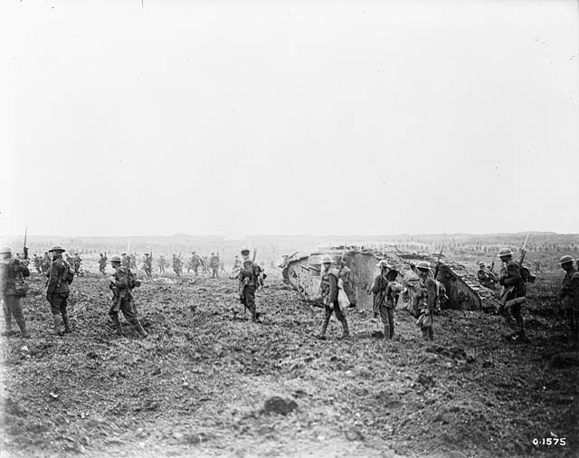 Canadians advancing with a tank over “No Man’s Land” at Vimy Ridge, April 1917. Canada. Department of National Defence. Library and Archives Canada, PA-001496 / (CC BY 2.0) 